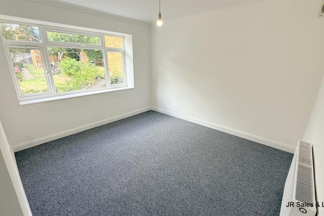 11, Oxford Close, Waltham Cross photo 4