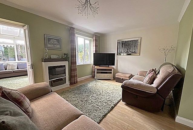 4, Chaucer Close, Stourbridge photo 4