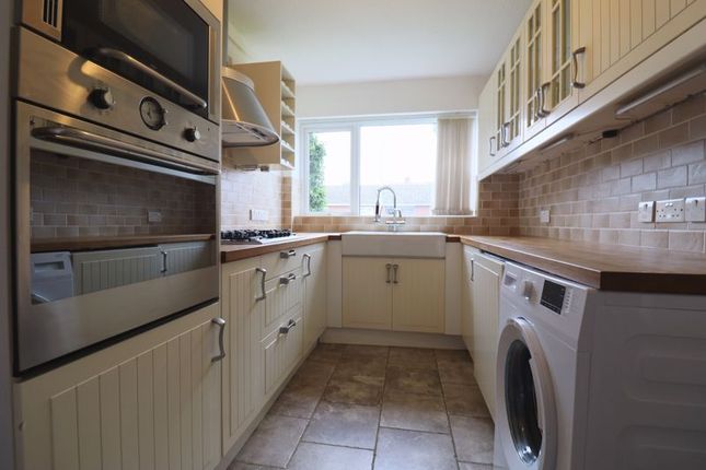 Thumbnail Flat to rent in Dinglewell, Hucclecote, Gloucester
