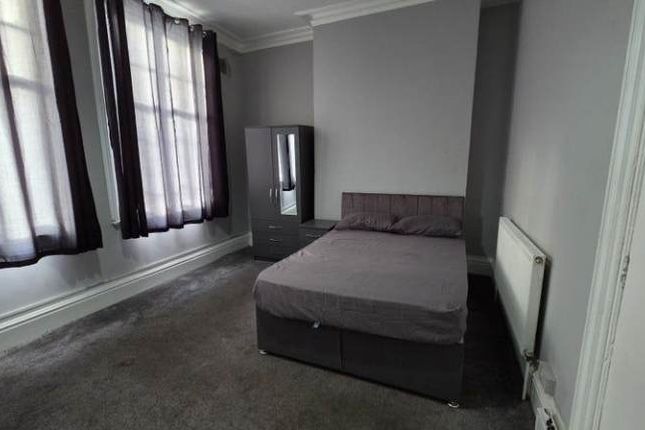 Studio flat on WALSALL, £500/mo