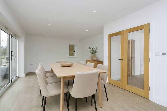 8, Shepham Lane, Polegate photo 3