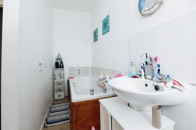 Flat for sale in Holbrook Road, Long Lawford, Rugby