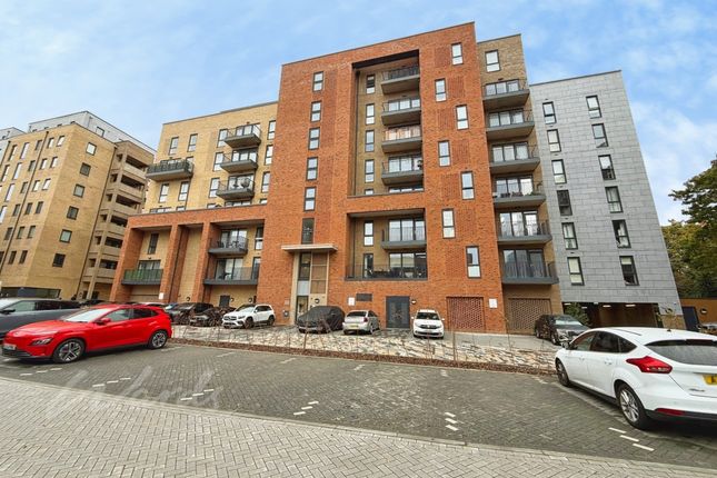 1-bed flat on Truman Way, Dartford, £1,650/mo