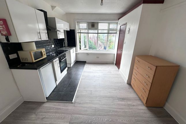 Flat 4 1, Oakmount Avenue, Southampton photo 2