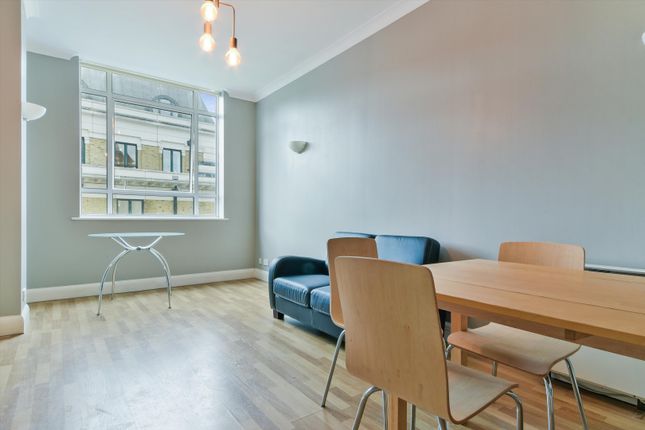 Flat to rent in Chicheley Street, Southbank, London
