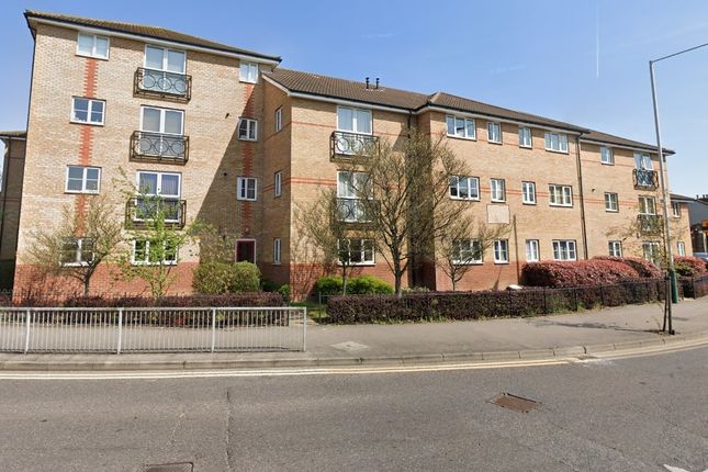 Thumbnail Flat to rent in South Street, Romford