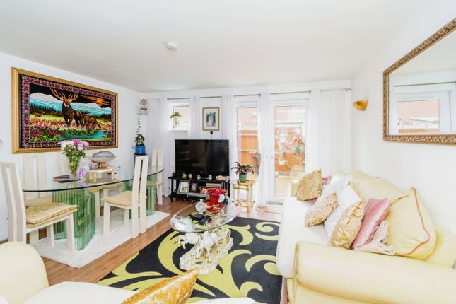 18, Carpathia Drive, Hampshire photo 3