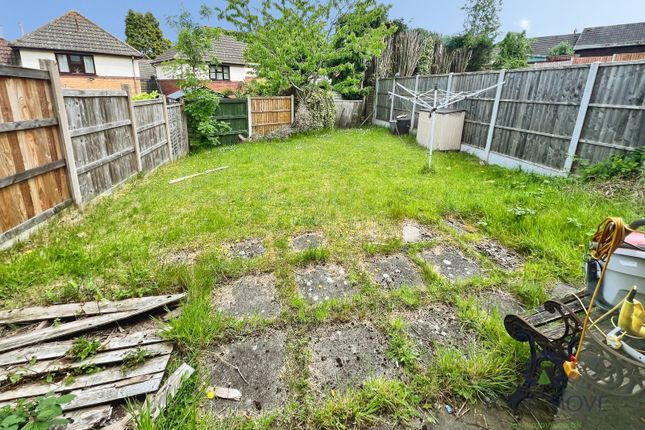 21, Pearce Close, West Midlands photo 2