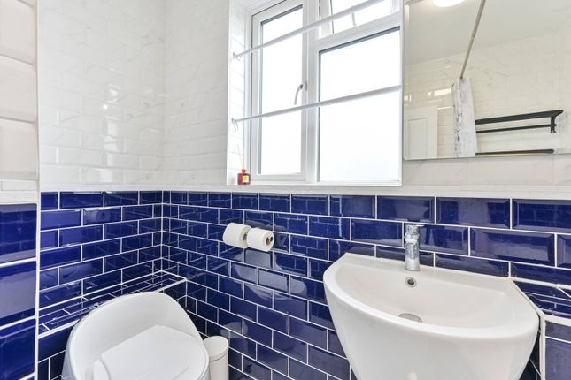 Flat to rent in London Road, Morden
