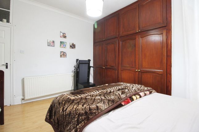 Maisonette for sale in 58 The Drive, Ilford