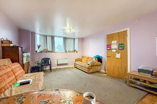 207 Castle Court, Dudley photo 2