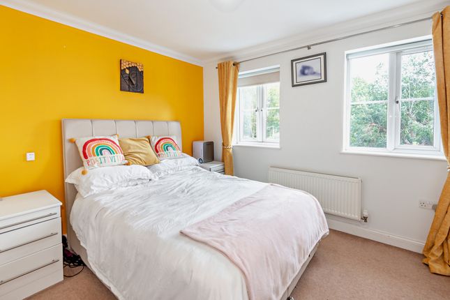 Town house for sale in Shepherds Farm, Mill End, Rickmansworth