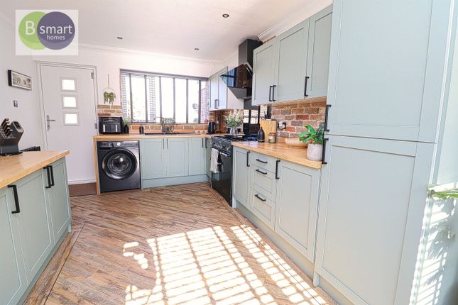 9, Morris Avenue, Rotherham photo 3