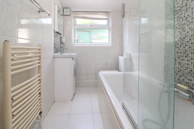 47, Sutton Grove, Sutton photo 5