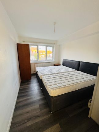 12, Laurel Park, Harrow Weald photo 4