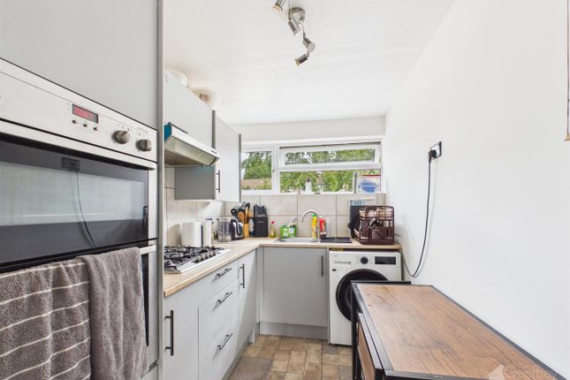 58, Canons Brook, Harlow photo 4