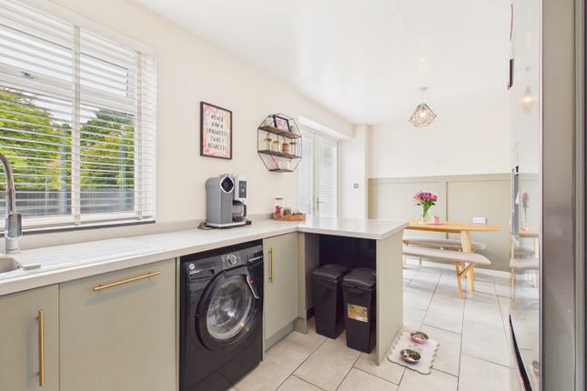 31 Neasden Close, Hull, East Riding Of Yorkshire photo 3