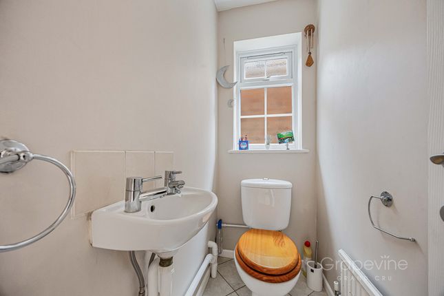 9, Heron Drive, Reading photo 4