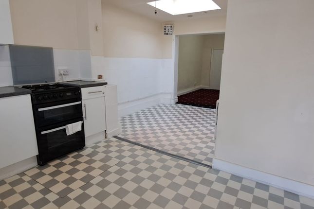 51 Lea Road, SOUTHALL photo 2