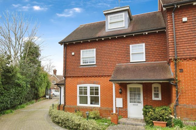 Semi-detached house to rent in Oak Tree Close, Sevenoaks