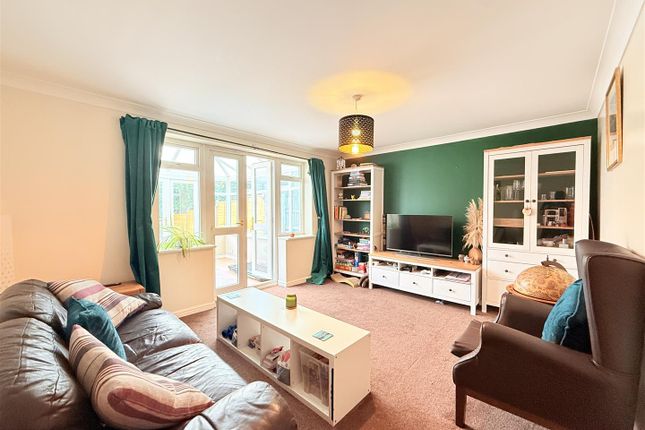 17, Copper Beech Drive, Stalybridge photo 2