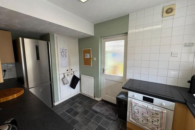 32, Lyon Road, Pontefract photo 5