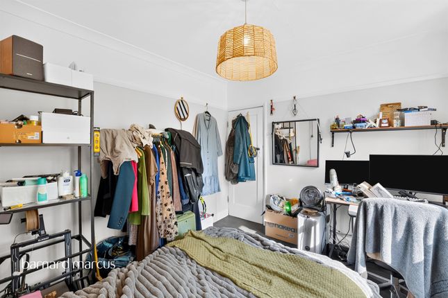 21, Windsor Avenue, London photo 2