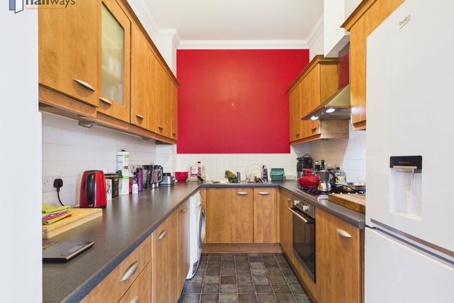 23 Gawton Crescent, Coulsdon photo 3