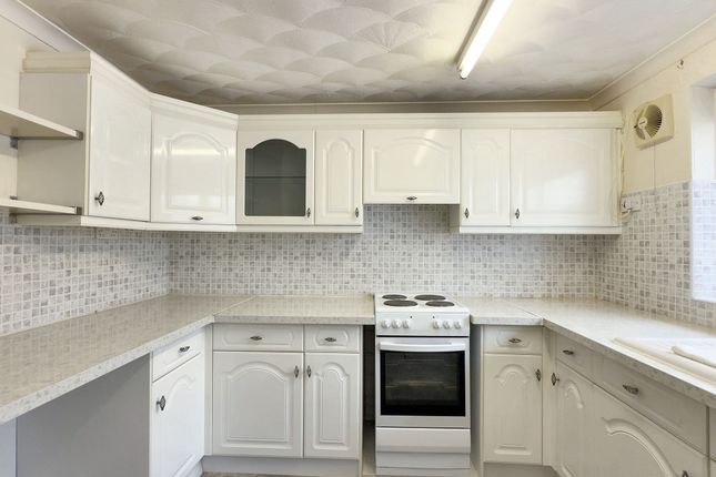 8 Rosedale, Coalville photo 2