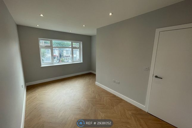 Flat, Footscray Road, London photo 2