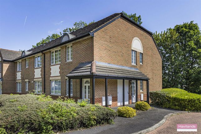 Thumbnail Flat for sale in Cunard Crescent, Winchmore Hill