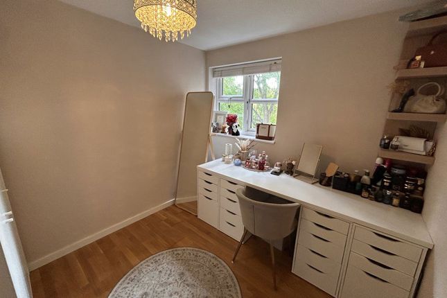 17, Tudor Court, Dunstable photo 5