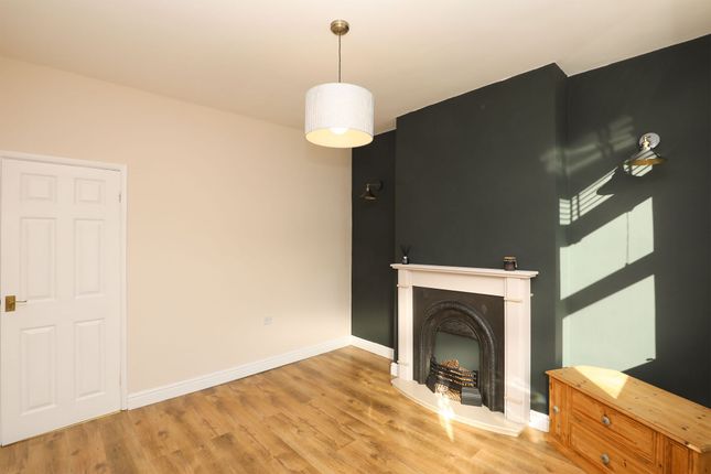 320 Manor Road, Chesterfield photo 2