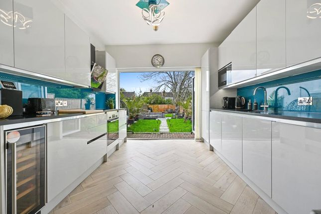 38, Station Grove, Wembley photo 4