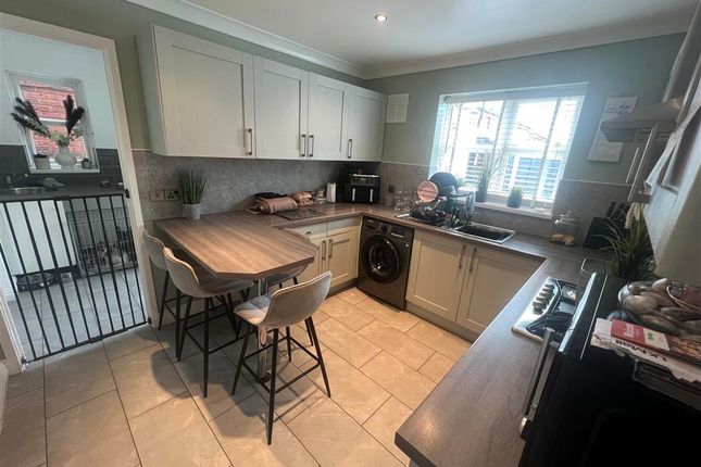 Detached house to rent in Knightsbridge Way, Stretton, Burton-On-Trent