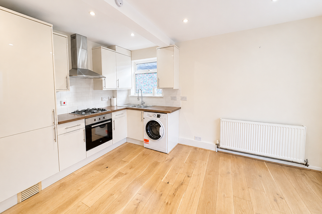 320, Staines Road, Feltham photo 2