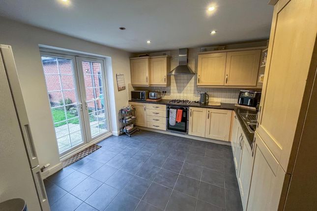 27, Ruskin Field, Leicester photo 4