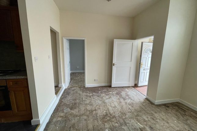 Flat 2, Albion Court, Commonside, Brierley Hill photo 5