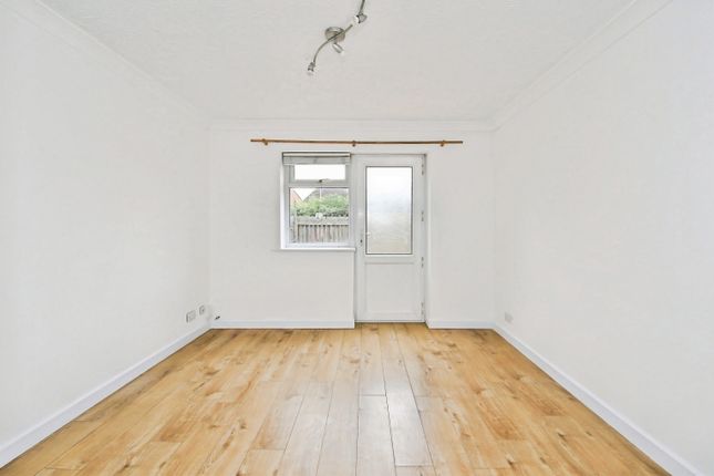 86, Whitacre, Peterborough photo 4