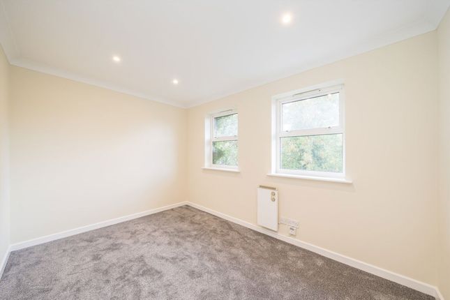 14, Christabel Close, Isleworth photo 5
