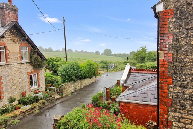 5, Hoggs Lane, Swindon photo 2