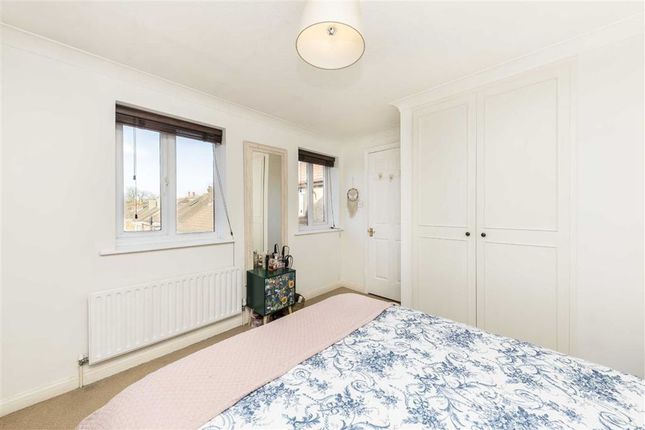 Flat for sale in Rosethorn Close, London