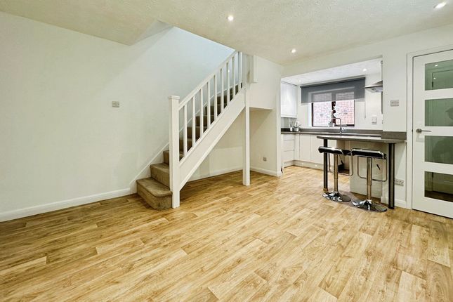12, Oaks Court, Narborough photo 4