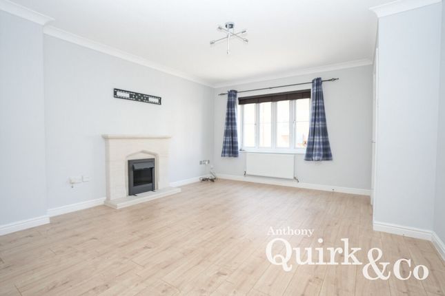16, Hazel Close, Basildon photo 3