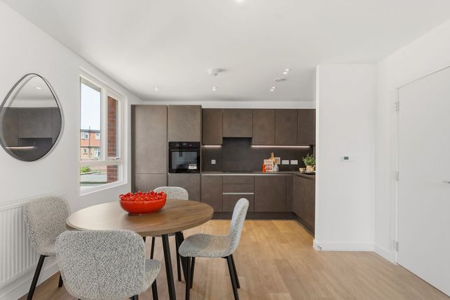 1, Royal Gateway, London, W3, Acton photo 5