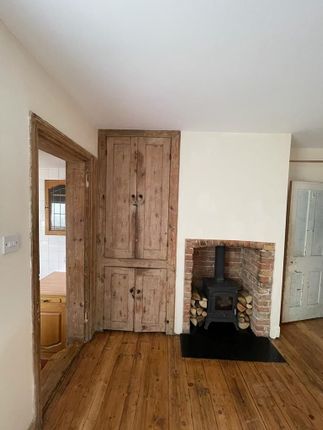 32 St. Johns Road, Faversham photo 4