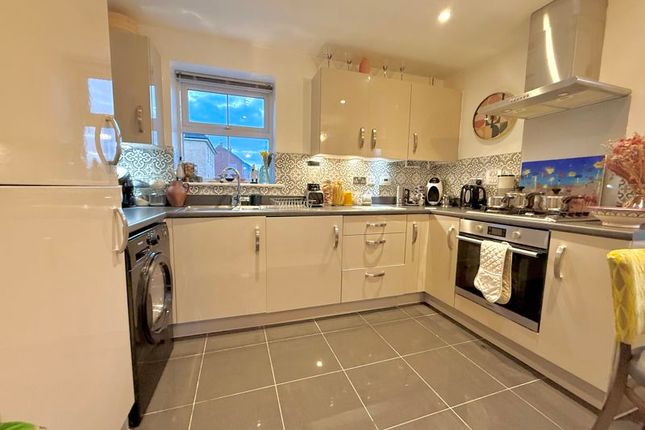 35, Limestone Grove, Houghton Regis photo 2