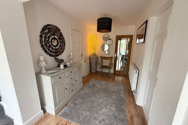 10, Wantage Crescent, Wing photo 2