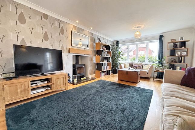 5 Badgers Close, Ashford photo 2