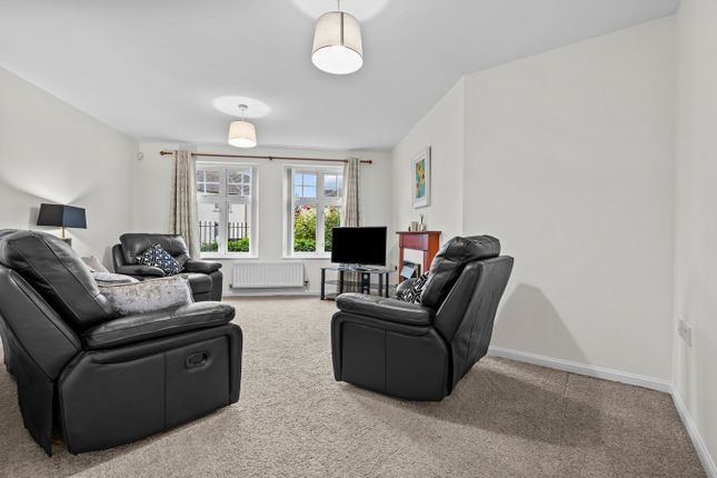 7, George Laing Court, Larbert photo 2